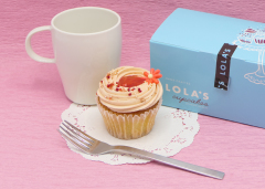 東京のおみやげ LOLAS Cupcakes ストロベリーチーズケーキ