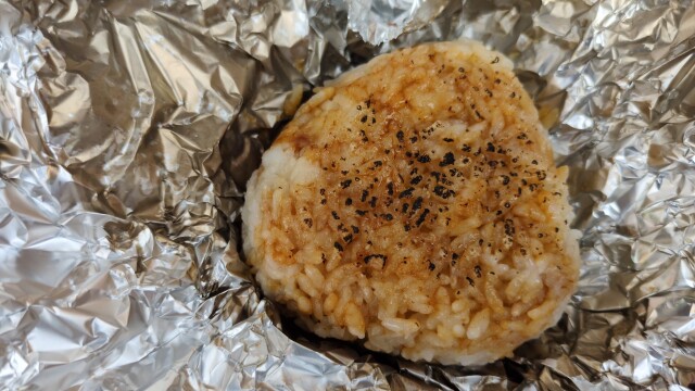 ととのベーコン。　燻製バターベーコンエッグ焼きおむすび